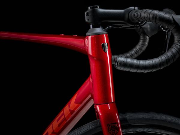 Trek Domane AL 2 58 Crimson to Dark Carmine Fade Produktbild 3