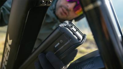 Trek Powerfly+ 4EQ EU M 29 Gloss Radioactive Red/Matte Produktbild 1